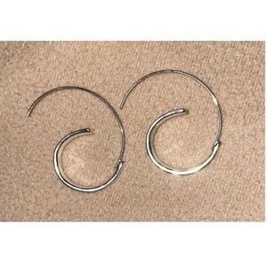 NWOT SILVER UNIQUE LOOPY HALF CIRCLE EARRINGS!
